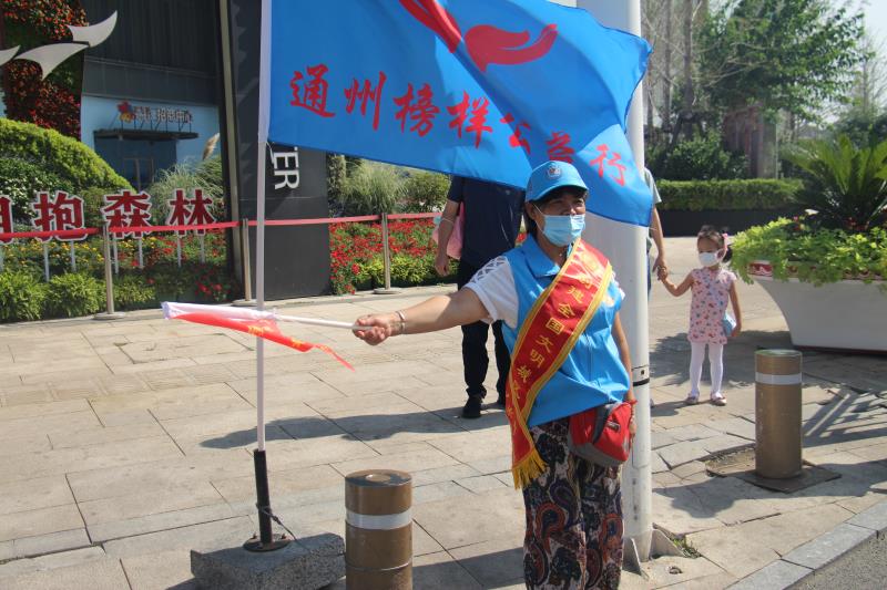 <strong>欧美大鸡扒日逼</strong>